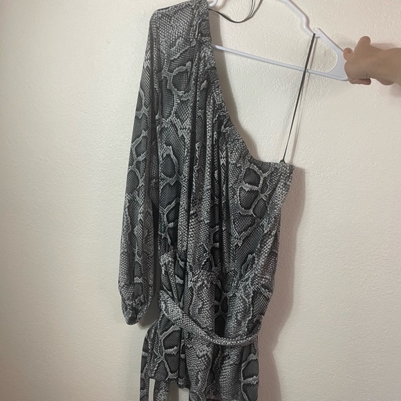 NWT Michael Kors One Shoulder Top 2X Grey Black Snakeskin Asymmetrical Belted - Picture 6 of 8
